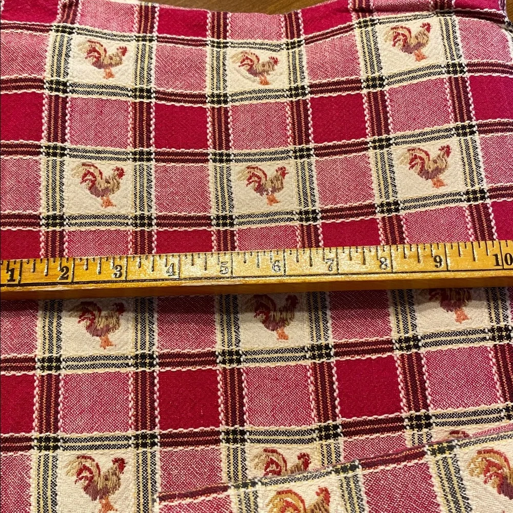 Vintage Chicken Rooster Tablecloth and Napkins (4) - Picture 2 of 4